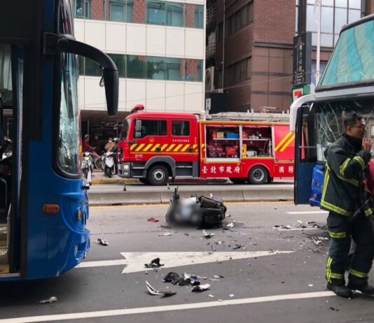 北市遊覽車駕駛稱身體不適 逆向撞機車及客運3傷 – 公視新聞網PNN