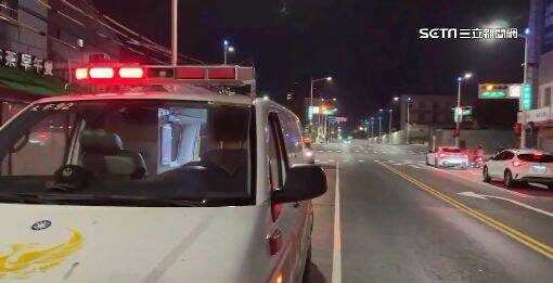 台北天母驚傳當街砍人!酒醉男路過娃娃機店挑釁 持刀揮舞遭壓制逮捕 | 三立新聞網 | LINE TODAY